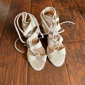 ✨ Light Cream Beige Tie Heels ✨